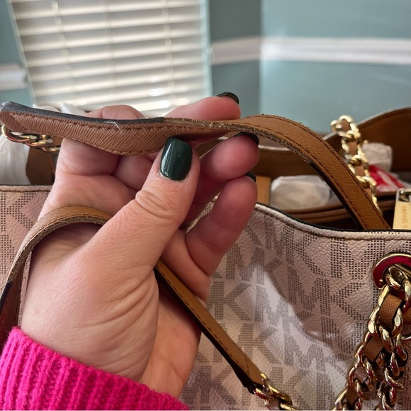 Michael Kors cream monogram leather tote - Picture 16 of 16